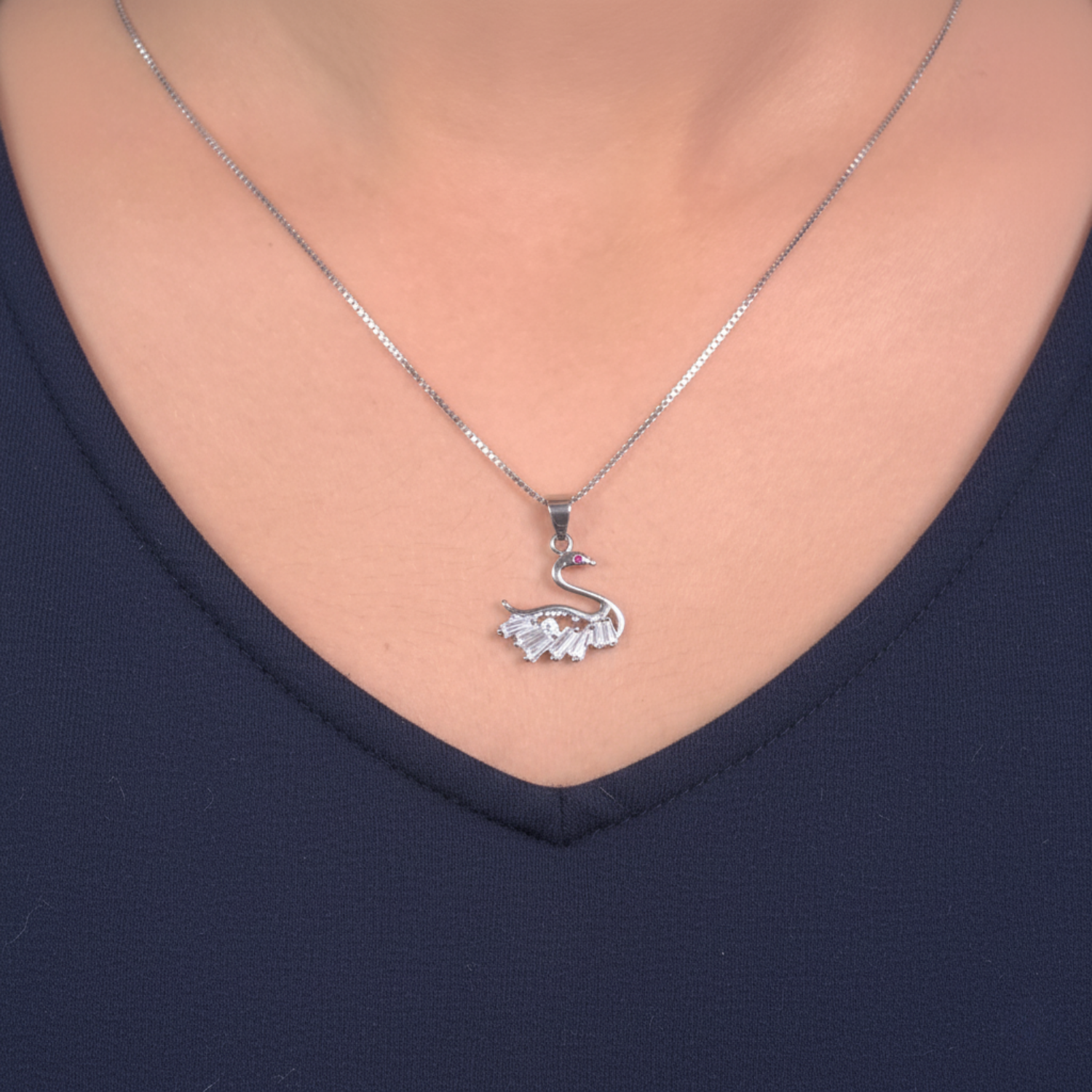 Silver Swan Pendant With Chain.