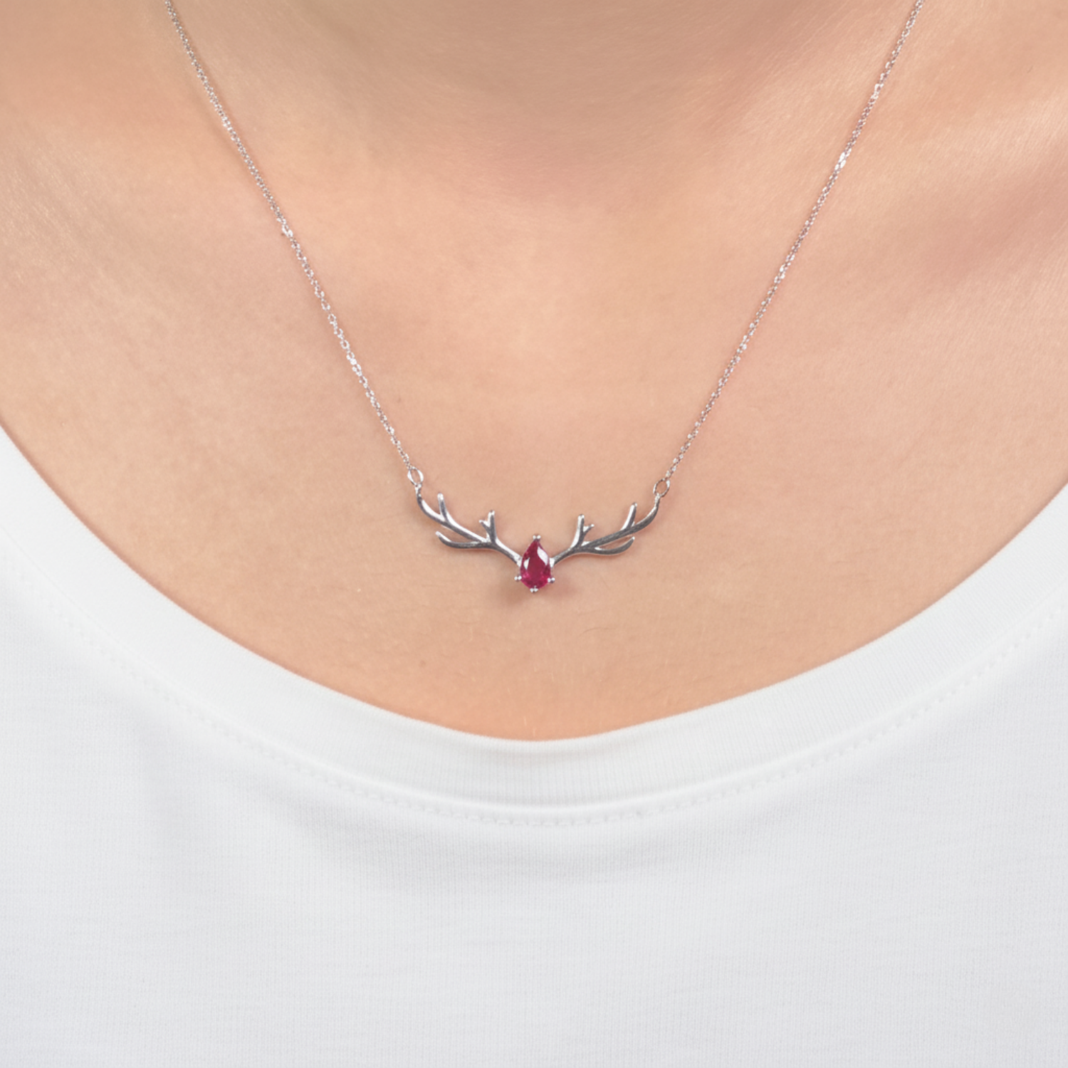 The Pink Stone Deerdrop Necklace