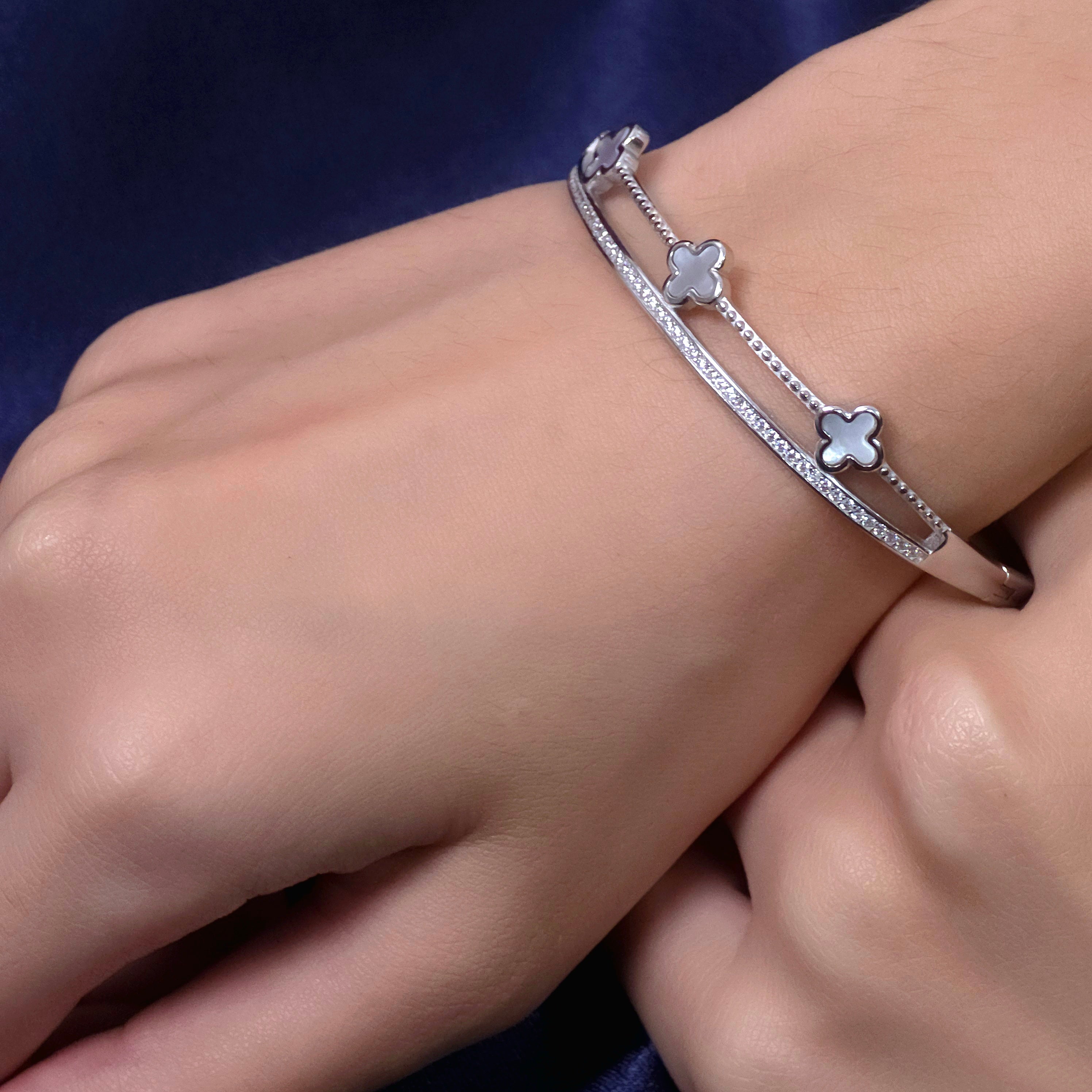 Sparkling clover kada