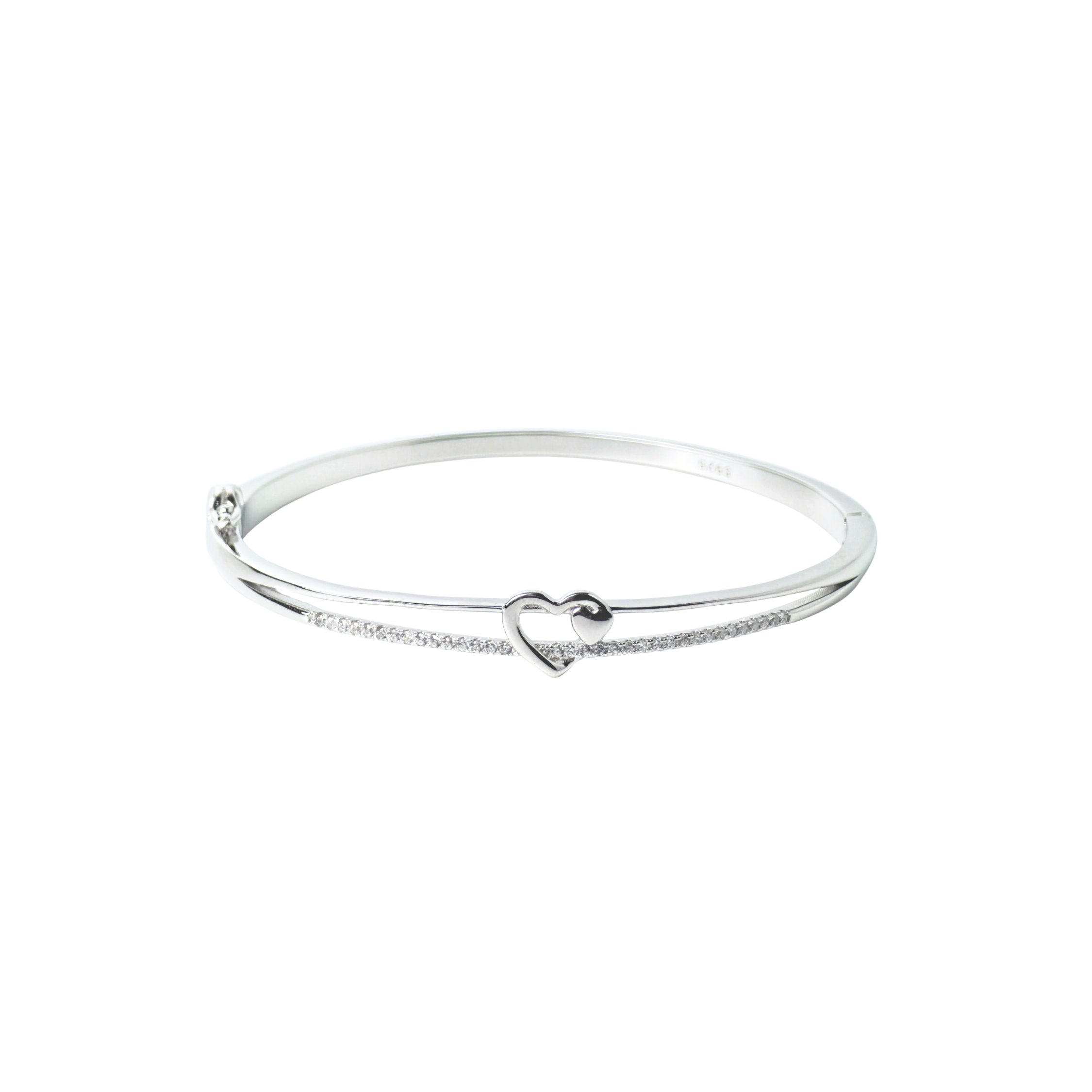 Silver bracelet with a heart-shaped clasp 
