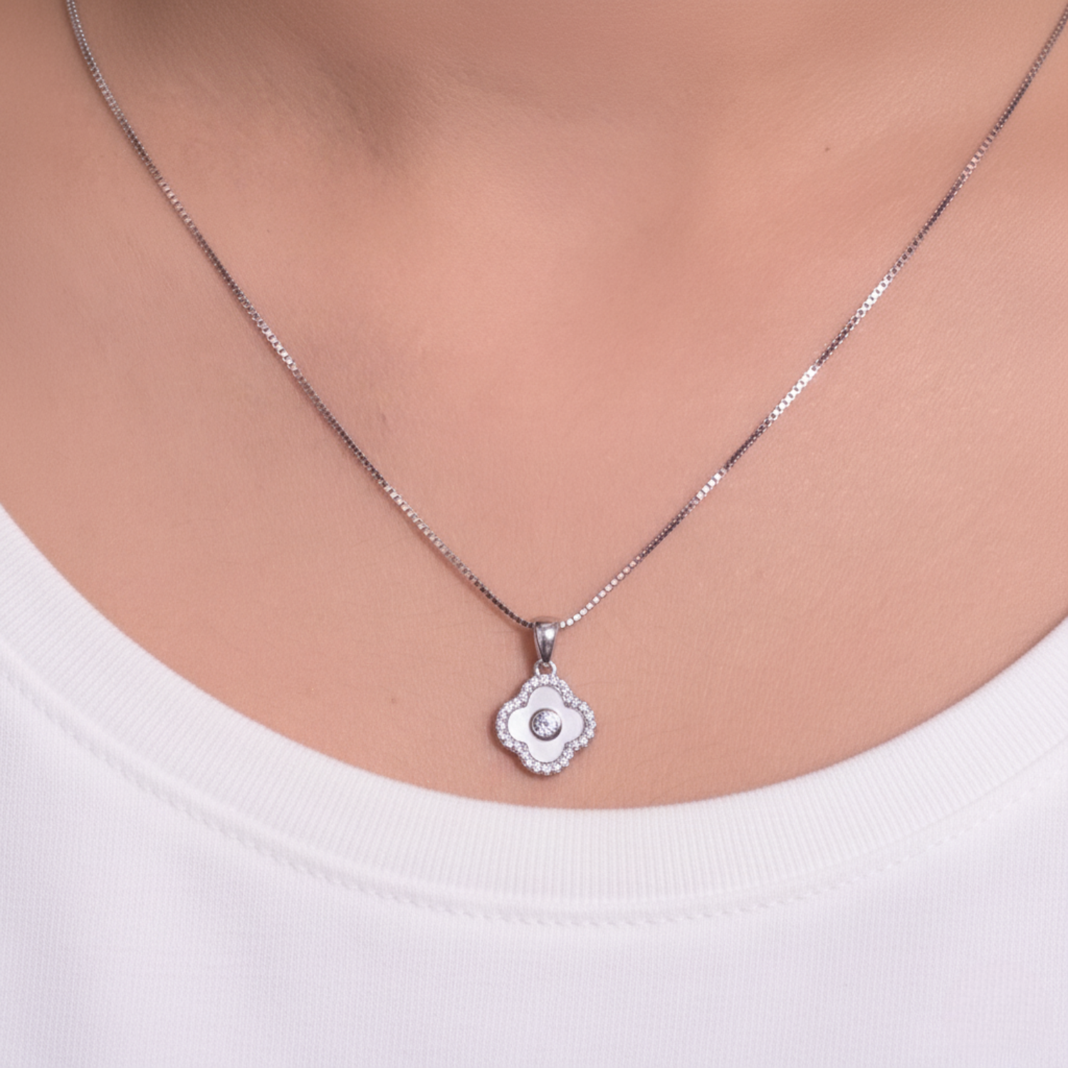 Shimmering Clover Pendant Set